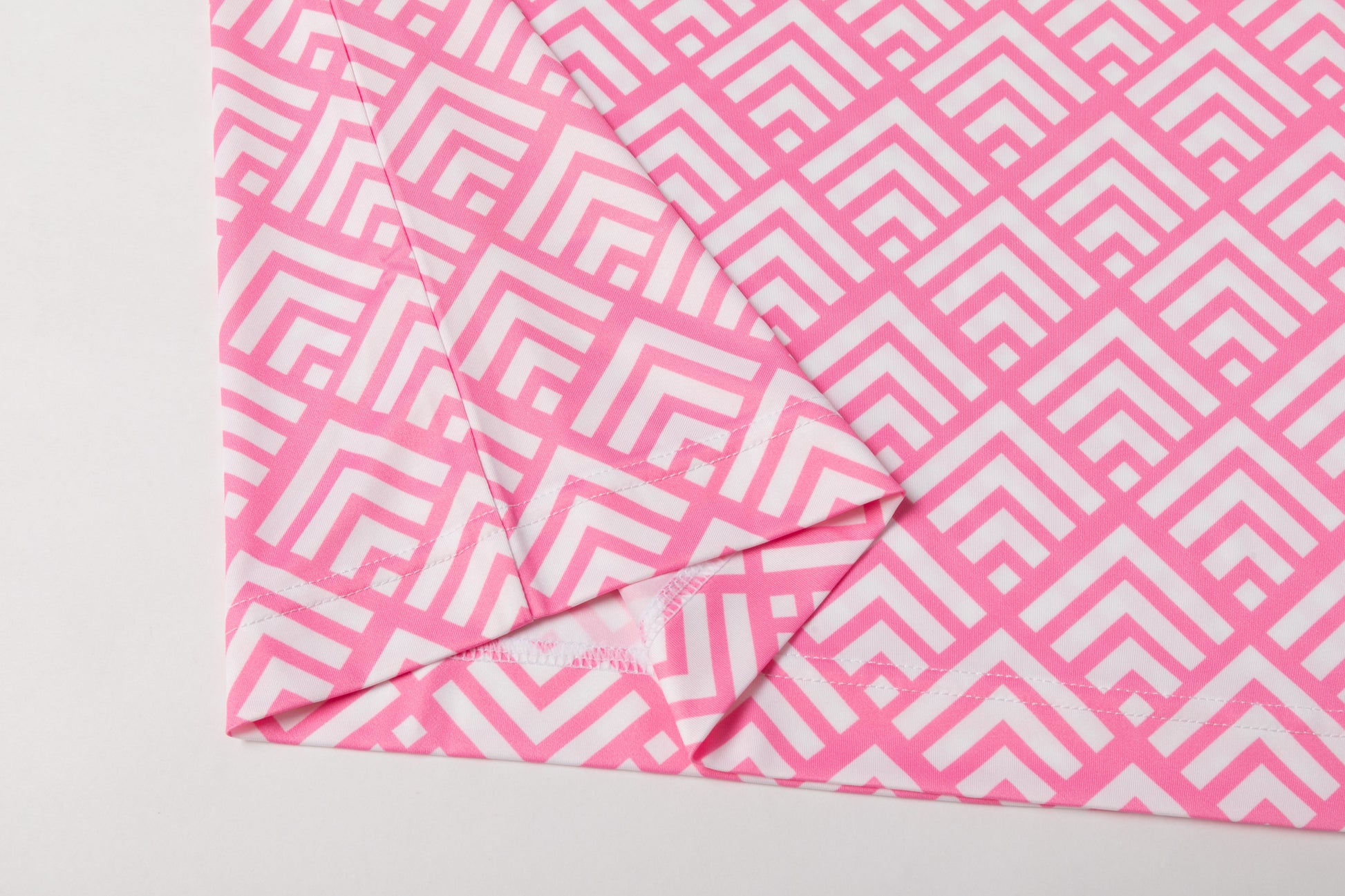 Pink diamond - shaped zigzag pattern Antimicrobial quick dry slim fit polo shirt