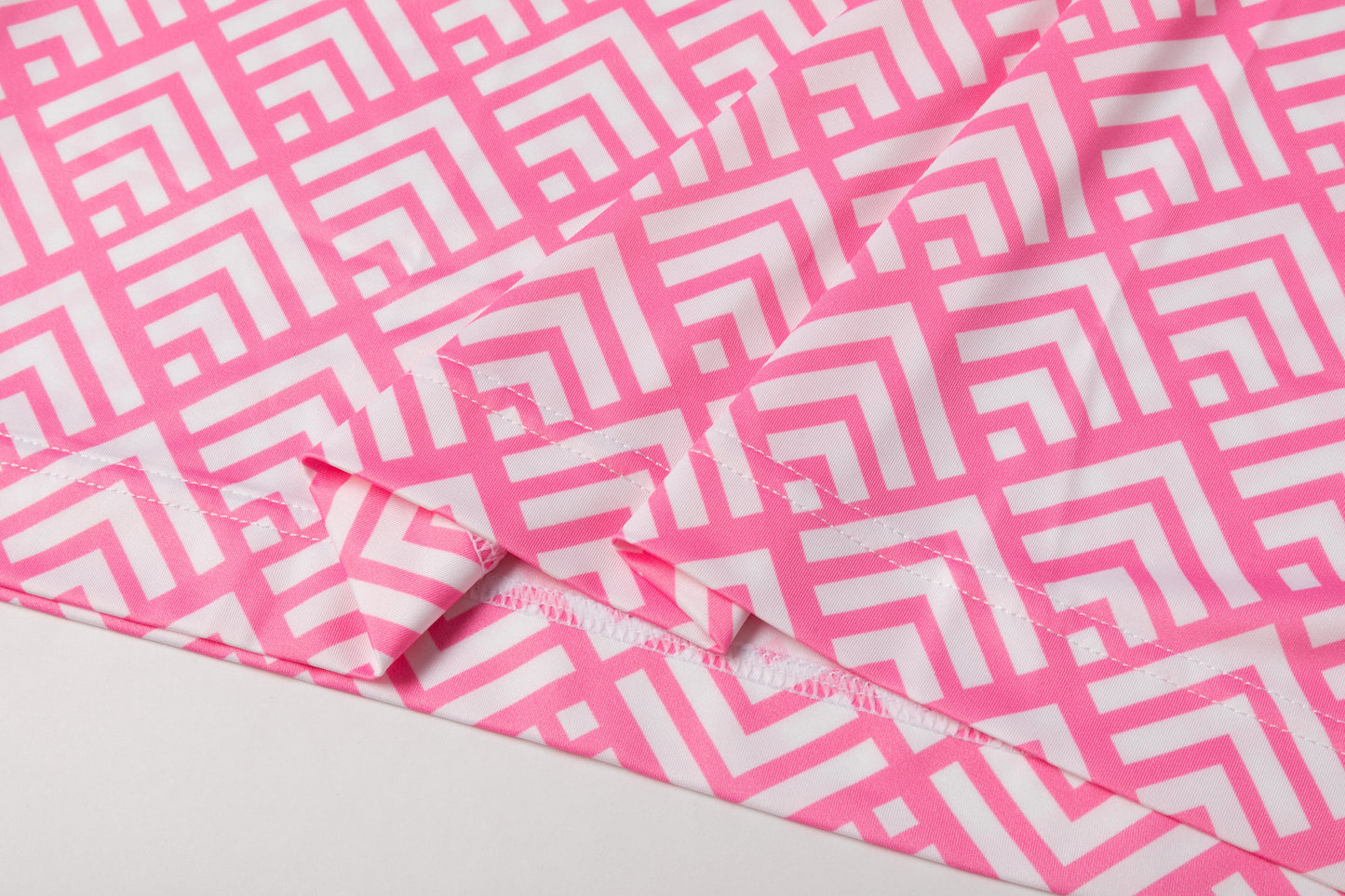 Pink diamond - shaped zigzag pattern Antimicrobial quick dry slim fit polo shirt