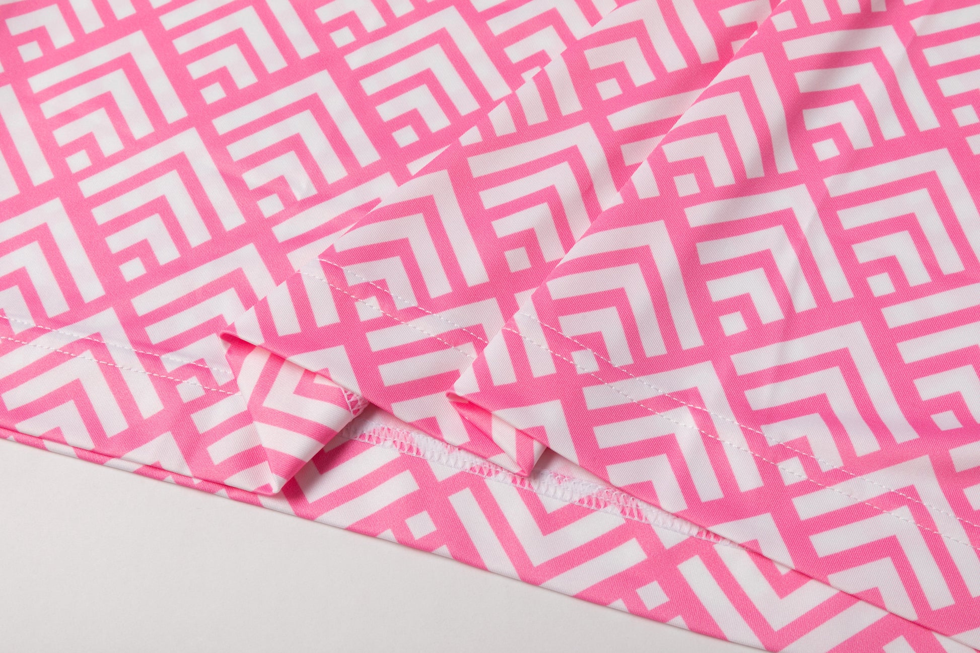 Pink diamond - shaped zigzag pattern Antimicrobial quick dry slim fit polo shirt